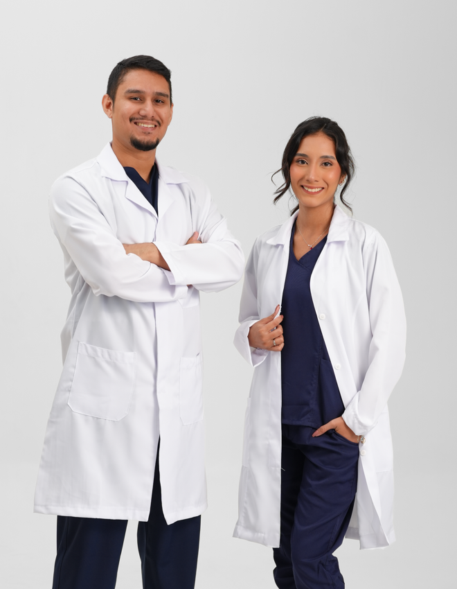 Modelo médica profissional vestindo scrubs Maria Bunita